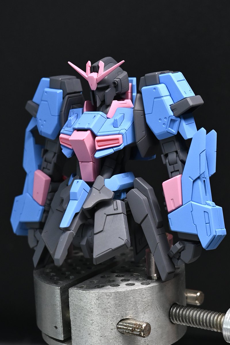 Junius86017245's tweet photo. HGBF ライトニングゼータ進捗

久しぶりの更新。合間合間でちまちま進め、ここまでサフ終わりました。細かな傷を埋める程度でいけそう🤤
情報量多めの機体なので、派手目なスジボリ追加などは行わずで進めていきます🔥
#ガンプラ https://t.co/za15FTfX0F
