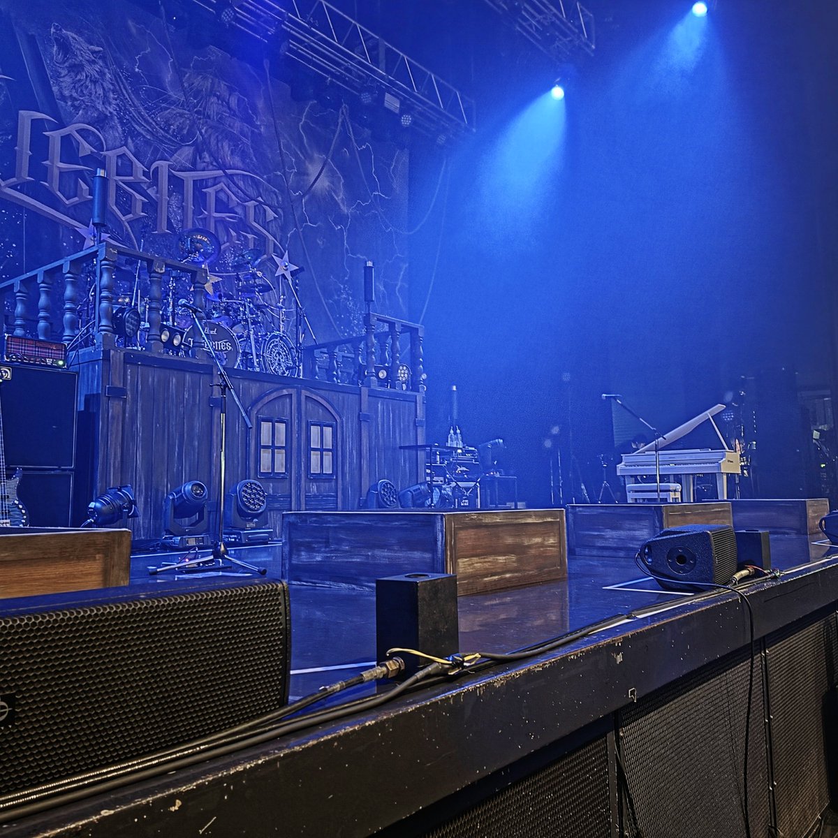 empire_sub's tweet photo. 羽田 Day １ #Zepp羽田
"スタンディング " 人生初の最前列。人圧力に押されながら音圧を浴びる最高の東京ナイト🔥 今宵もワシは最高のメタル戦士だった …
ありがとう #LOVEBITES https://t.co/mewT3lRwA1