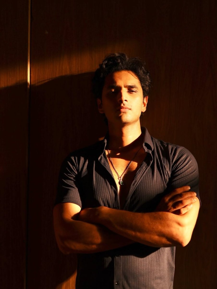 HeewabRazmeet's tweet photo. Someone is active on insta 
“ZA IS LOOKING SO HOT AND DASHING IN THIS PICTURE 😭🔥 That look, the hairstyle, the black shirt and that whole confident aura?? He absolutely KILLED this look. 🫠❤️‍🔥”
He literally killed me by these photos 🔥😝
Biceps???💪🏻💪🏻
Sunlight on face 😎💞 https://t.co/SdQLfbyxuc