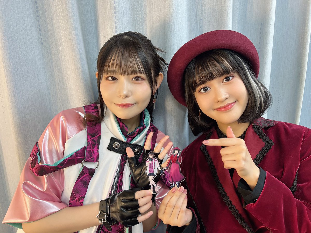 kohinatamika's tweet photo. #舞台AIBy ３日目ご観劇いただきありがとうございました🦋

本日も、感想やカテコ撮影会の様子お待ちしております☺️

グッズゲット報告も見てるよー！！
ありがたいことに完売のアクスタ😭
ヒナちゃんとお手手繋げるようになってるんだよ〜🫶のお写真です📷

明日もよろしくお願いします！ https://t.co/pOxdZKzbDV
