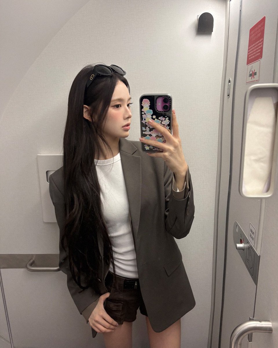 iznacrave's tweet photo. izna’s Bang Jeemin looking expensive as usual in New IG post.

She’s exactly who she thinks she is, and frankly, she’s not thinking high enough. https://t.co/ZmPF329cyU