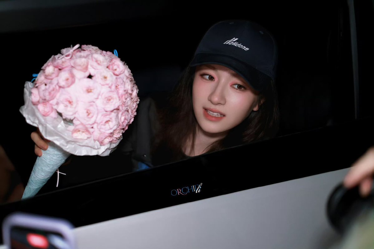 stelllllllla_'s tweet photo. 260925 리란디 천야기담 퇴근

란디두 中秋节快乐💕💕💕

#리란디 #LiLandi #李兰迪 https://t.co/UM92Lkg94G