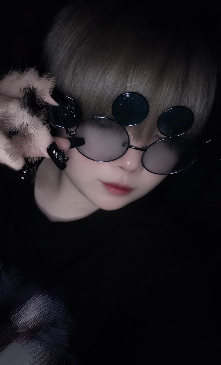 Rui__qp's tweet photo. 個人的に2枚目の方が好きなのになぁ！
いいね倍違うよなぜ！！？？ https://t.co/rx8HQ5hduP