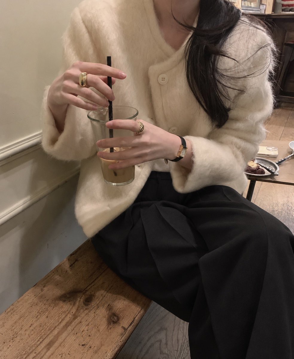 m01upec0's tweet photo. GUのタックワイドパンツは神。OLの制服🙂‍↕️
10/1までアプリ会員2,490円の破格セールしてる https://t.co/J9I2ls7O61