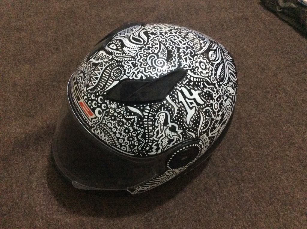 DeniceSaborio's tweet photo. Custom motorcycle helmet by @amrhosnyartist. https://t.co/7CxRbDrnsb