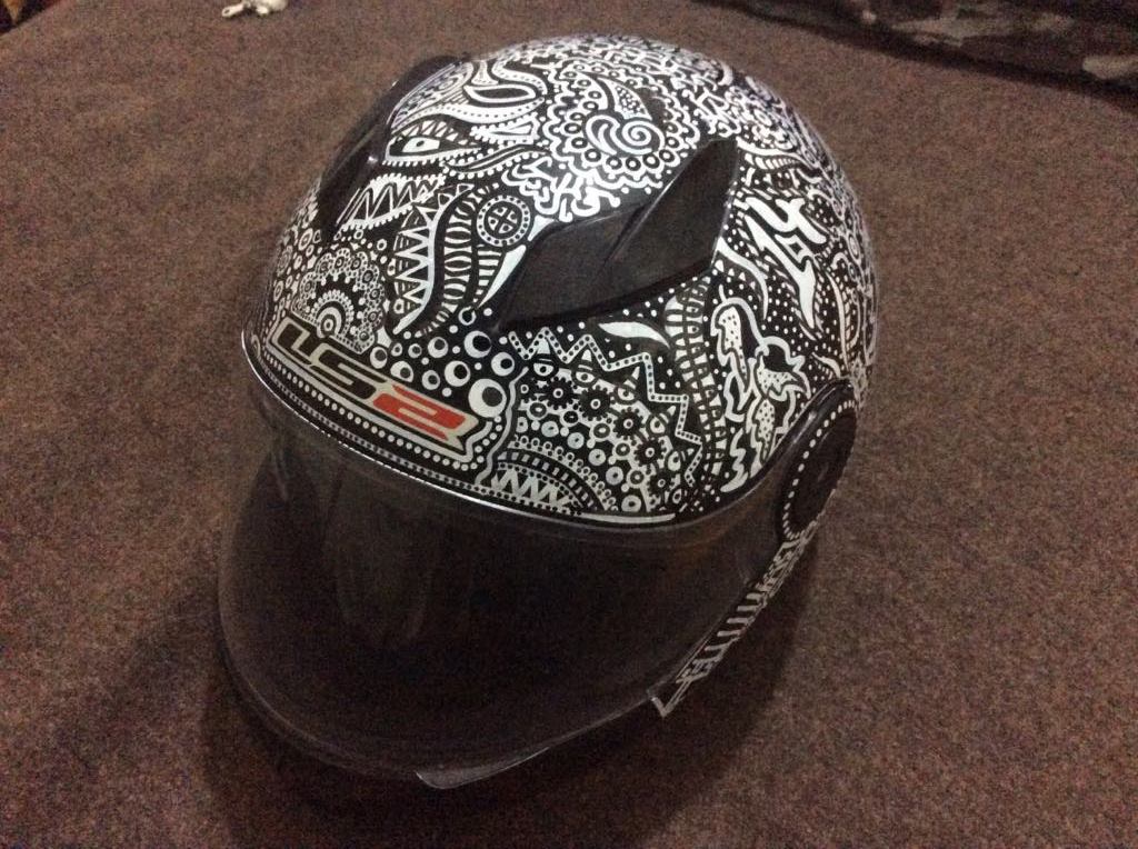 DeniceSaborio's tweet photo. Custom motorcycle helmet by @amrhosnyartist. https://t.co/7CxRbDrnsb