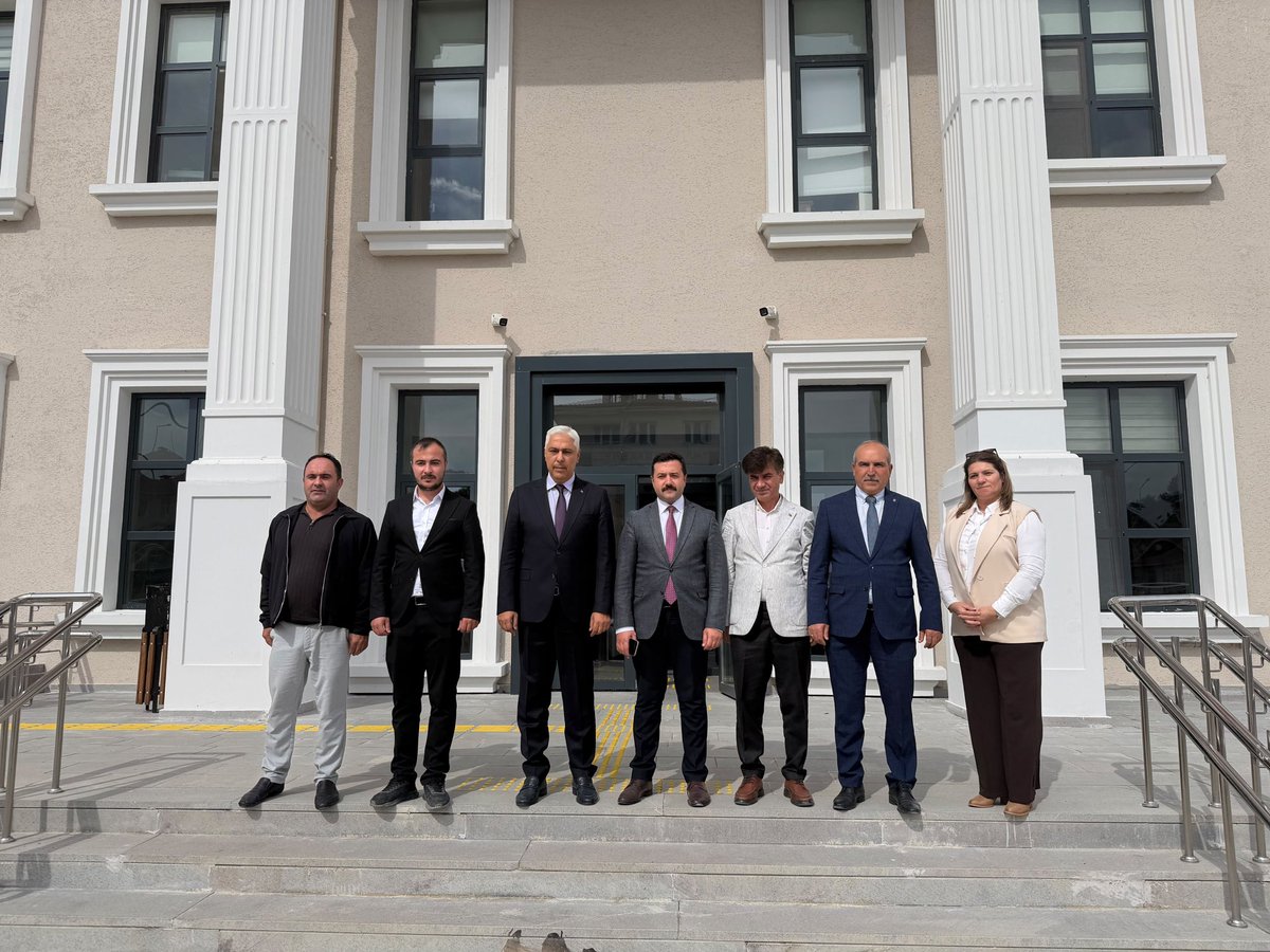 BarisOzerol's tweet photo. 📍Edirne

Enez Kaymakamımız Sayın Yunus Emre Fırat’ı makamında ziyaret ettik.

Enez’imizin ihtiyaçları ve ilçemizde yürütülen çalışmalar üzerine verimli bir değerlendirme gerçekleştirdik. 

Nazik ev sahipliği ve hoş sohbeti için Sayın Kaymakamımıza teşekkür ediyor, görevinde başarılar diliyorum.
