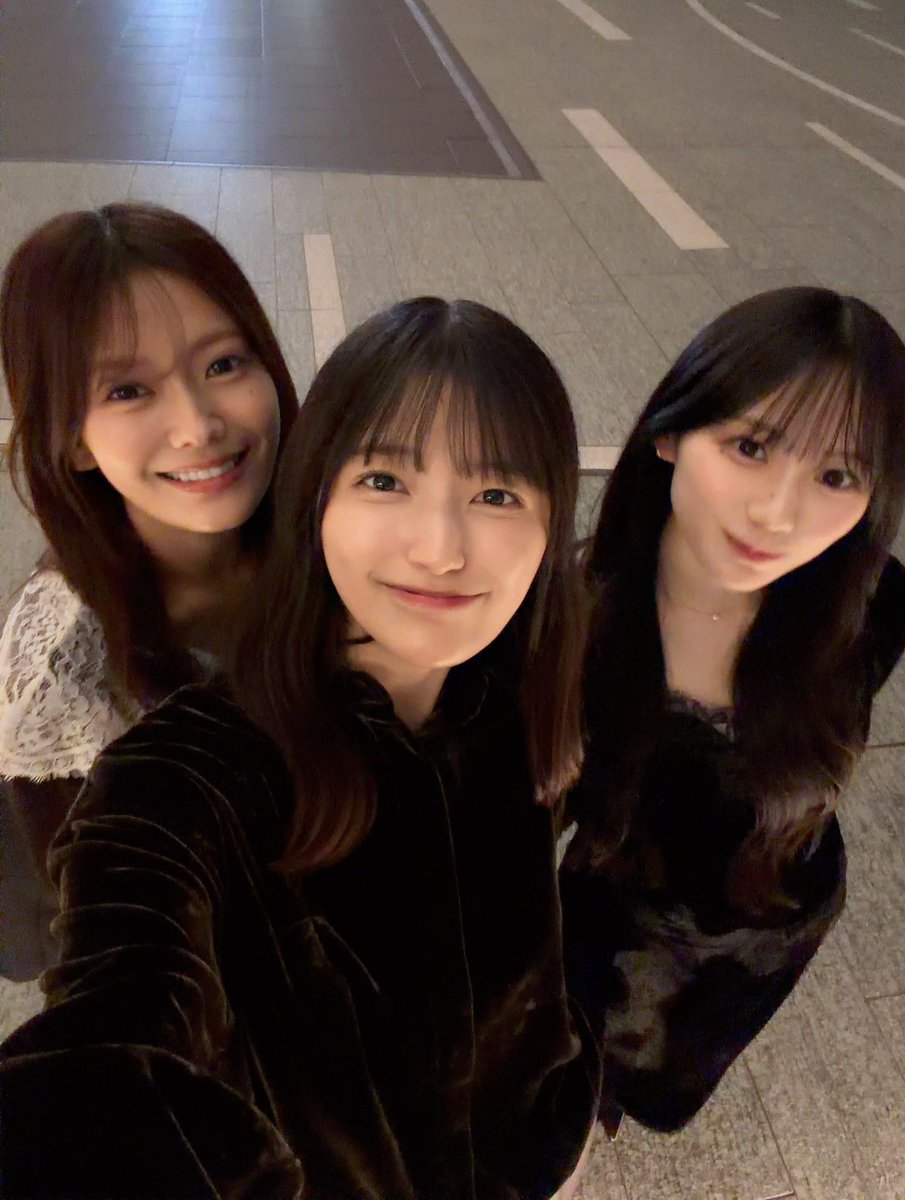 fukurounogi0217's tweet photo. ベロア三姉妹長女の桜もかわいい🥂

#川﨑桜
#さくのふく
#sakutangram https://t.co/6Kc25PWPP9