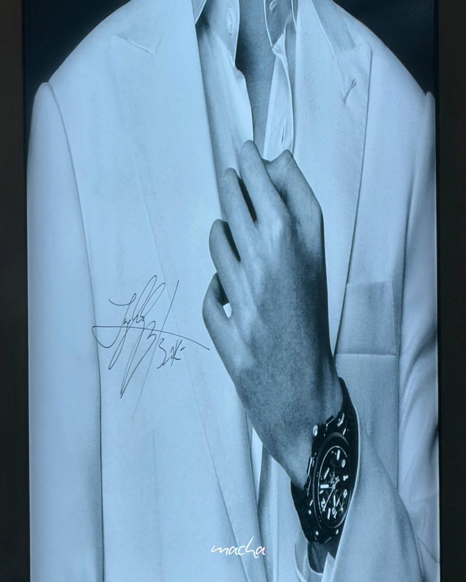 jeongoldenlight's tweet photo. Jungkook beautiful signature in his picture for @Hublot as global ambassador ♡ https://t.co/9kJ4NaGr0g