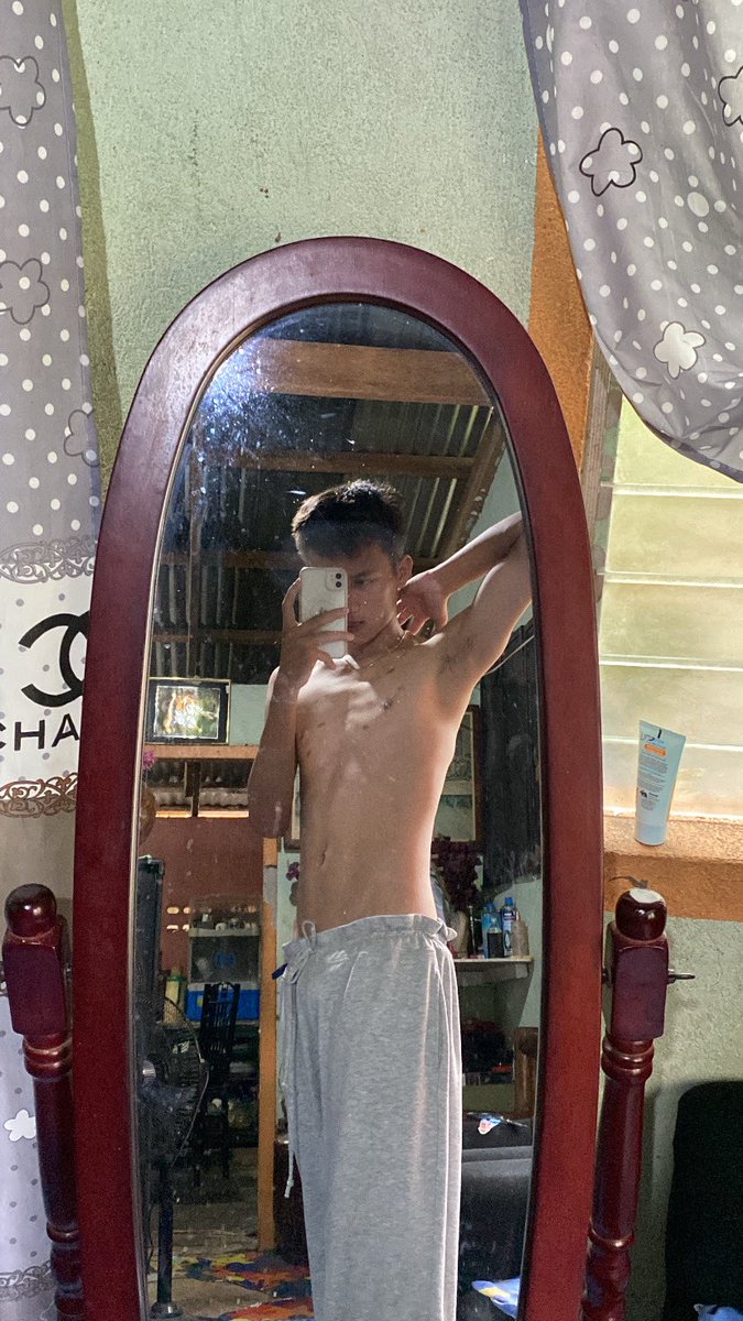 Chokinghrd's tweet photo. Pinaakan sa lamok🤪🤫 #altercebu #bagets https://t.co/tpn2go9QW2