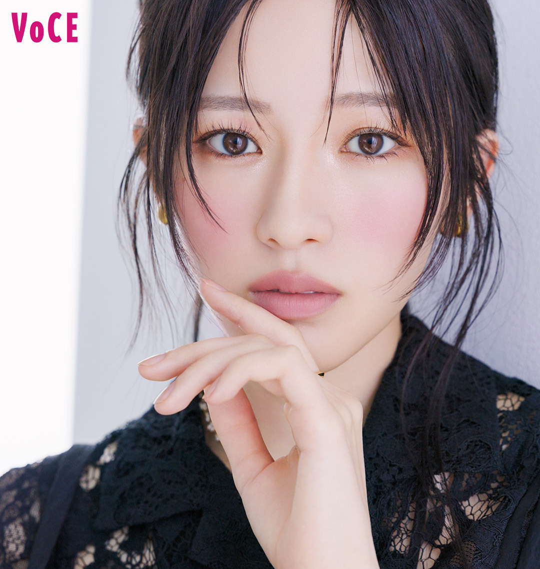 nogizaka46's tweet photo. 【ブログ更新 大越ひなの】 VOCE 11月号に掲載させていただきます！ https://t.co/tGH4Vd4CJE https://t.co/CkpnImjTMl