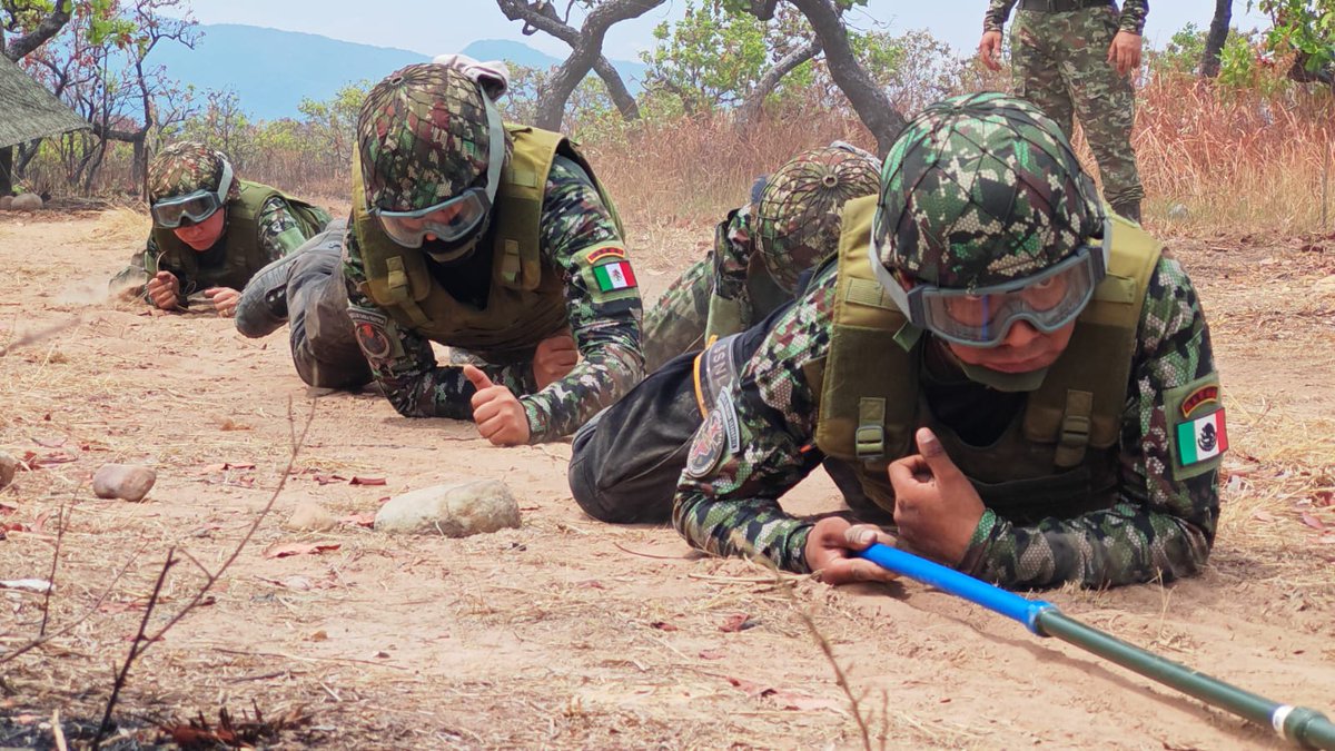 Ingenieros_EJC's tweet photo. BRING I En el Fuerte Militar de Tolemaida, el Batallón de Ingenieros de Operaciones Especiales desarrolló las prácticas correspondientes al Curso Internacional EOC N.° 3, mediante ejercicios prácticos en escenarios controlados.

Durante la jornada, el personal participante puso en práctica conocimientos y procedimientos relacionados con el manejo de explosivos, fortaleciendo la preparación técnica, el trabajo en equipo y la capacidad de respuesta ante escenarios que demandan entrenamiento especializado.

#PatriaHonorLealtad