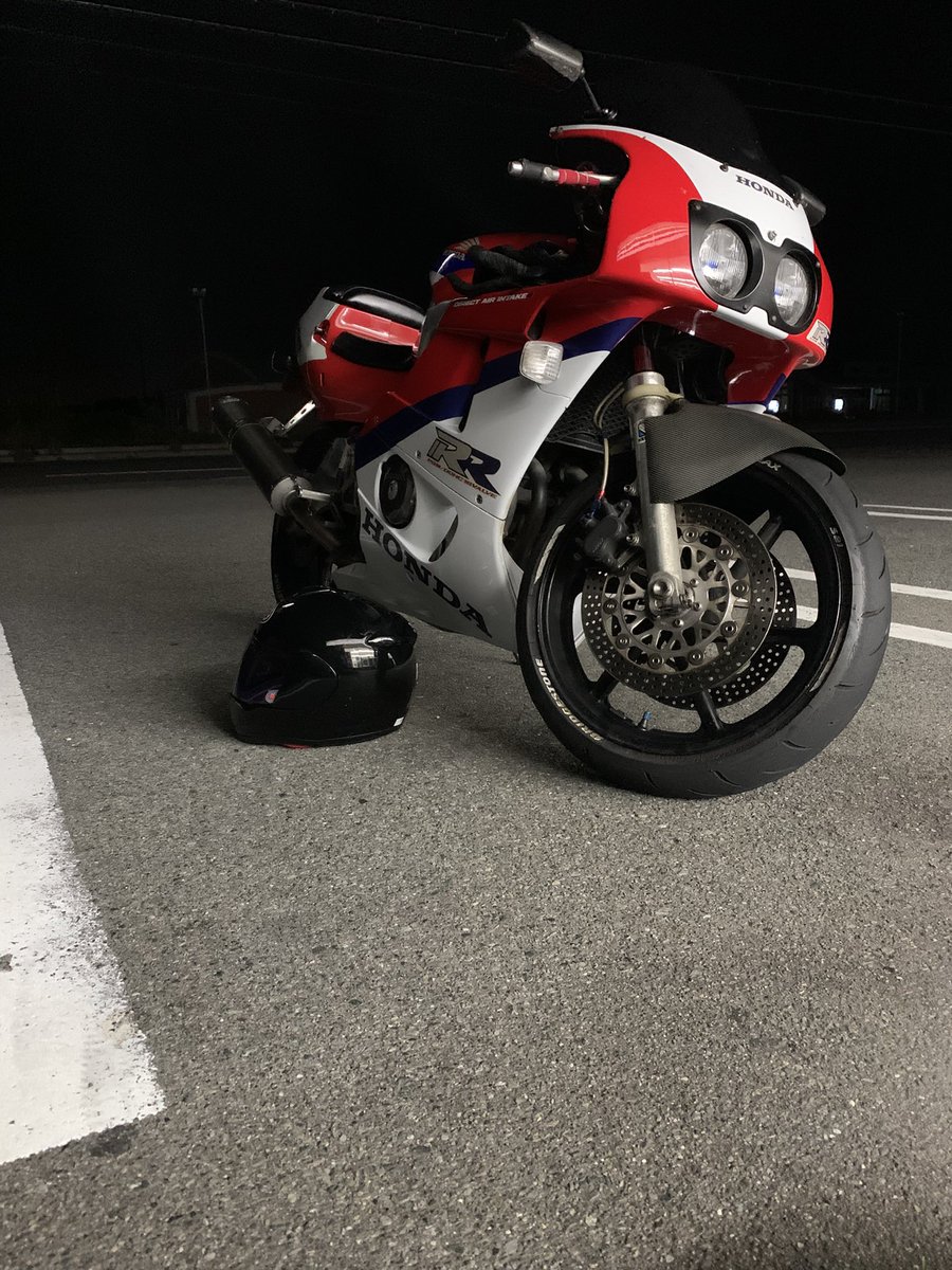 kasakozo1782's tweet photo. 道路乾いてる今がチャンス https://t.co/UBssr8nbcz