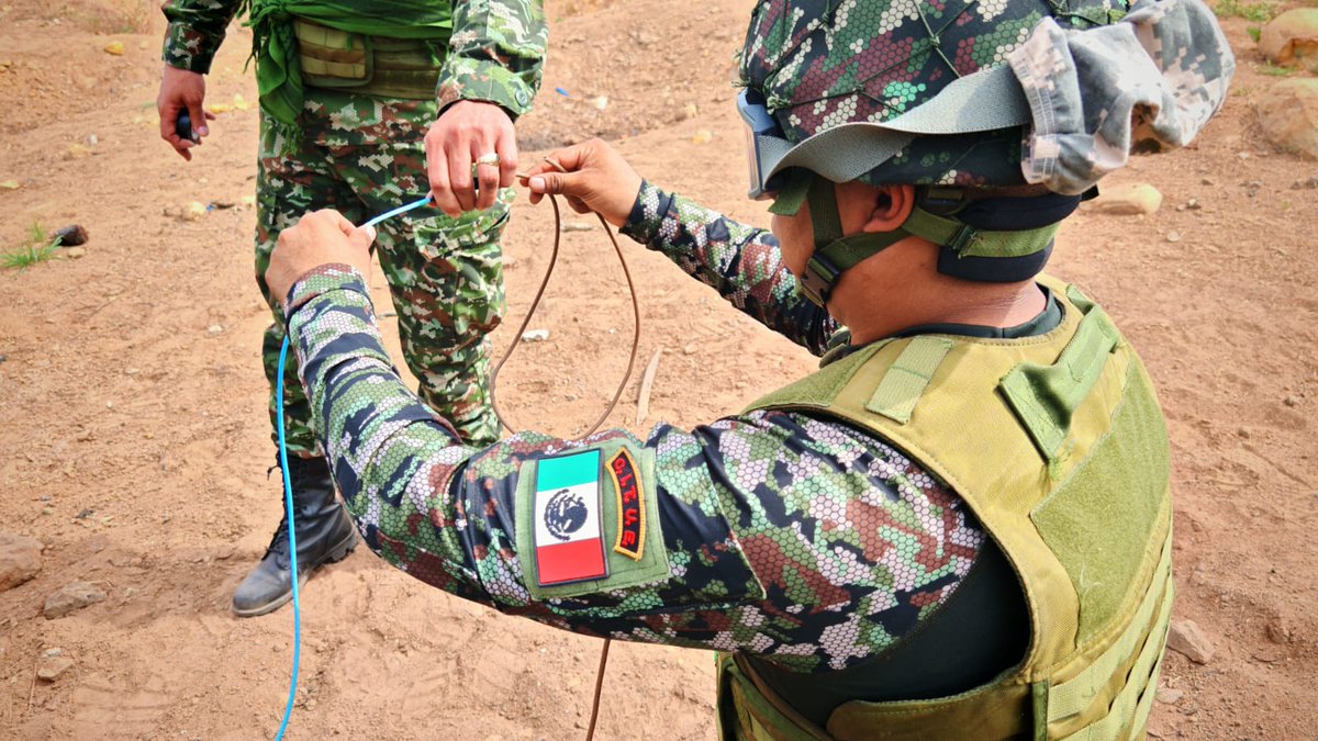 Ingenieros_EJC's tweet photo. BRING I En el Fuerte Militar de Tolemaida, el Batallón de Ingenieros de Operaciones Especiales desarrolló las prácticas correspondientes al Curso Internacional EOC N.° 3, mediante ejercicios prácticos en escenarios controlados.

Durante la jornada, el personal participante puso en práctica conocimientos y procedimientos relacionados con el manejo de explosivos, fortaleciendo la preparación técnica, el trabajo en equipo y la capacidad de respuesta ante escenarios que demandan entrenamiento especializado.

#PatriaHonorLealtad