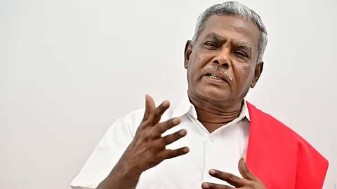jjparty10's tweet photo. ஜெம்.வீரமணி தொடர்பான வழக்கில் தமிழக முதல்வர் திரு.ஜோசப் விஜய் அவர்களை விமர்சிக்கும் கம்யூனிஸ்ட் பெ.சண்முகம் அவர்கள் யோக்கிமானவான  என்று கேட்டால் அக்மார்க் ஆயோக்கியான்  !

நடிகர் திரு.ஜோசப் விஜய் அவர்கள் தமிழக முதல்வராக பதவியேற்றது 10.5.2026.

ஜெம் வீரமணி வழக்கை முடித்து வைக்க காவல்துறை நீதிமன்றத்தை அனுகிய நாள் 19.6.2026 வழக்கு எண்.Crl.MP.No.869/2026.

தமிழக முதல்வர் திரு.ஜோசப் விஜய் தலைமையிலான ஆட்சியாளர்கள் அரசு வழக்கறிகளை நியமான செய்ய இரண்டு மாதம் எடுத்துக் கொண்டது.

நீதிமன்ற அலுவல் நடைமுறைக்கு பின்பு 27.08.2026 காவல் துறை நடவடிக்கை நீதிமன்றம் ஏற்றுக்கொள்ள மறுக்கிறது.

ஜெம்.வீரமணிக்கு ஏதிரான வழக்கை காவல் துறை முடித்து வைக்க கொள்கை முடிவு எந்த தேதியில் எடுக்கப்பட்டது என்பது காவல்துறை அறிந்த உண்மை ?

உண்மை இவ்வாறு இருக்கையில் கம்யூனிஸ்ட்கள் தமிழக முதல்வர் திரு.ஜோசப் விஜய் அவர்களை விமர்சிப்பது ஏன் ?

காசு..பணம்..துட்டு..மணி..மணி.

அரசிய்ல் பேசுவோம்...

@TVKPartyHQ @rajiv_dmk @dmk_youthwing @RameshOffcl @thirumaofficial @mkstalin @INCIndia