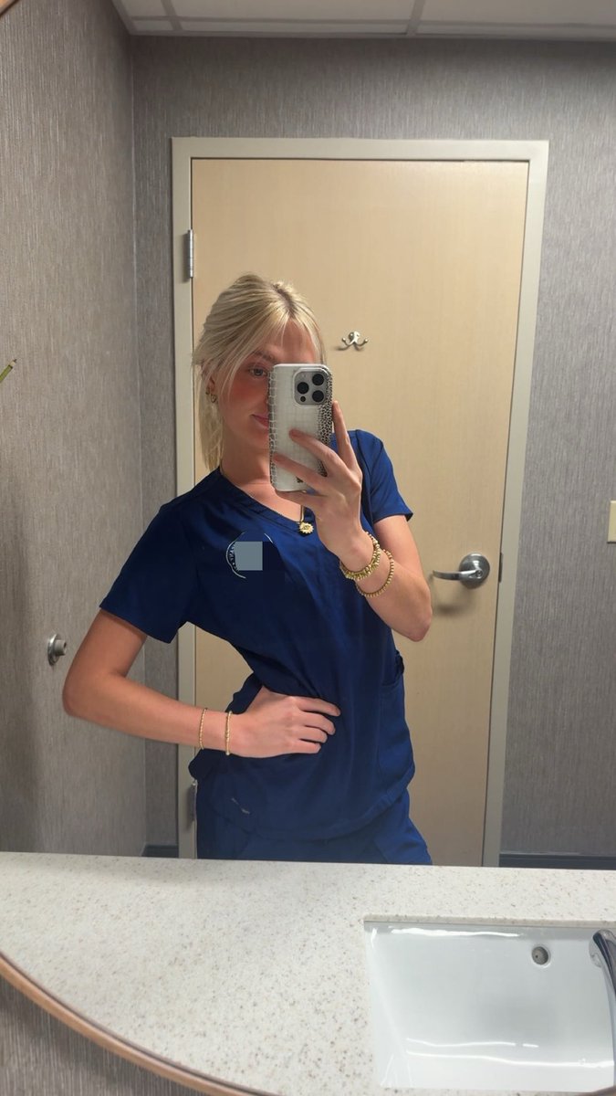 bratmollyx's tweet photo. Gonna be at work all day so silent send https://t.co/DRxGYlauzU