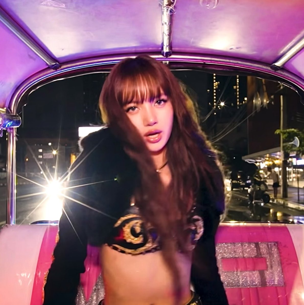 lalisahourIy's tweet photo. have you ever seen someone look this hot on a tuktuk? i don’t think so https://t.co/ofiyMUH0AE