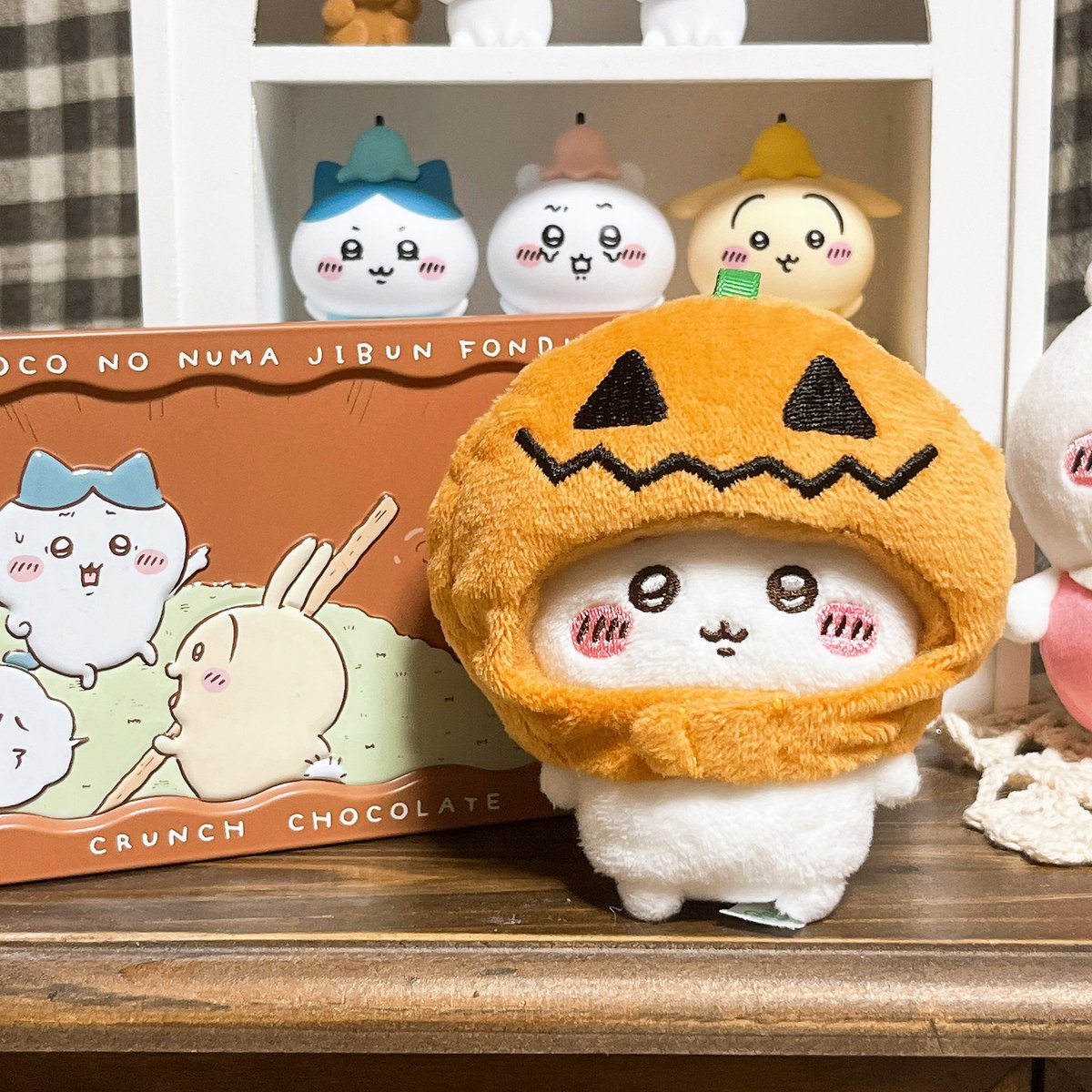 oniku_puipui's tweet photo. 聞こえますか…ちいかわ好きのみなさん…

3coinsのかぼちゃ🎃の被り物がすごくかわいいです…おすわりぬいぐるみぴったりです……Sサイズの方を買うのです…
ボールチェーンも通せるので連れ歩けます…みなさん良きHalloween🎃👻を…

(モモンガちゃんはしっぽの関係で着用できませんでした…) https://t.co/k8nvAHWiTd