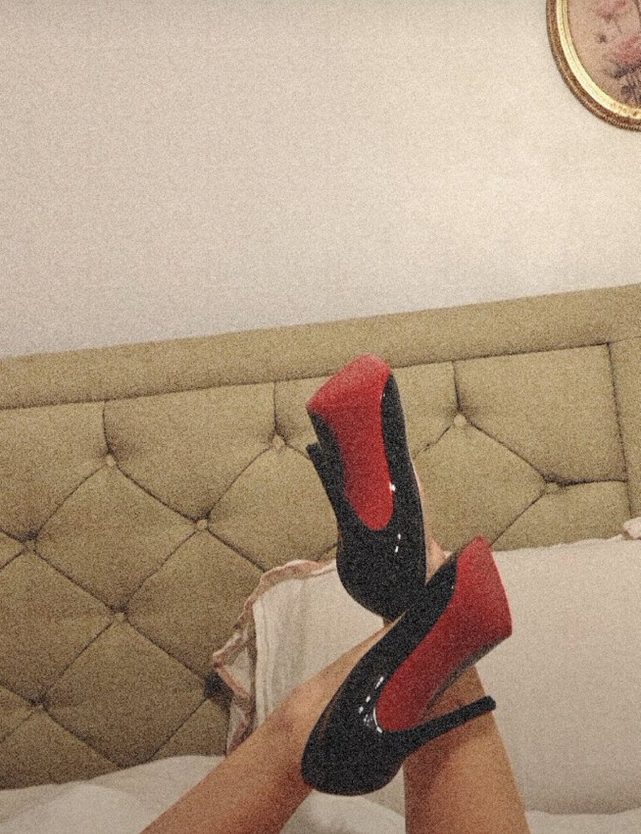 goddessluc21's tweet photo. Such a diva #fendom #feetworshi̇p https://t.co/cJKiQEotli