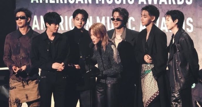 gcfbyjks's tweet photo. 🚨 ATENÇÃO VOTAÇÃO 🚨

o bts está concorrendo a “most popular international artists” no ARIAS  2026 !

para votar no twitter: 
- conta deve ser pública 
- RT conta como voto -
-  votos ILIMITADOS

até 9 de novembro. 
( copia + cola )

Voto em #ARIASBTS no 2026 ARIA Music Awards https://t.co/QU3TLQdsMP
