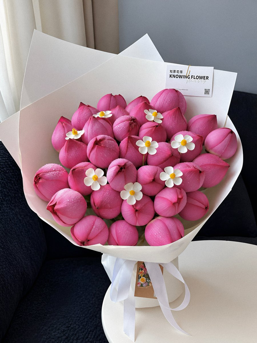 gardenofcolours's tweet photo. lotus bouquet https://t.co/KHCbxLZ34t