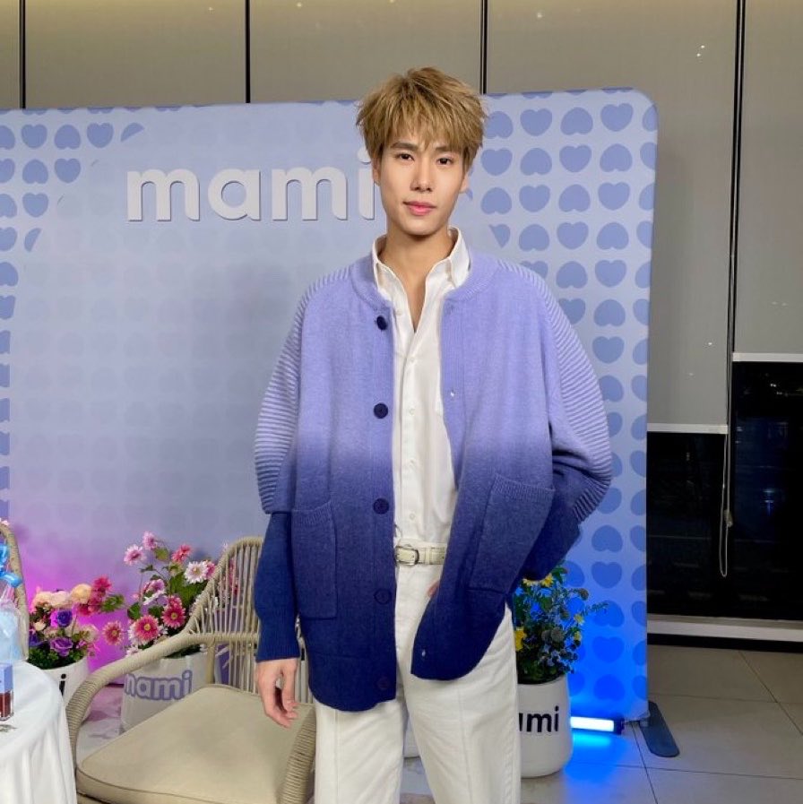 atitamnti's tweet photo. ที่ไหนน้ำท่วมเสื้อภูวินเปียกครึ่งตัวเลย. https://t.co/2EeBXgFhe6