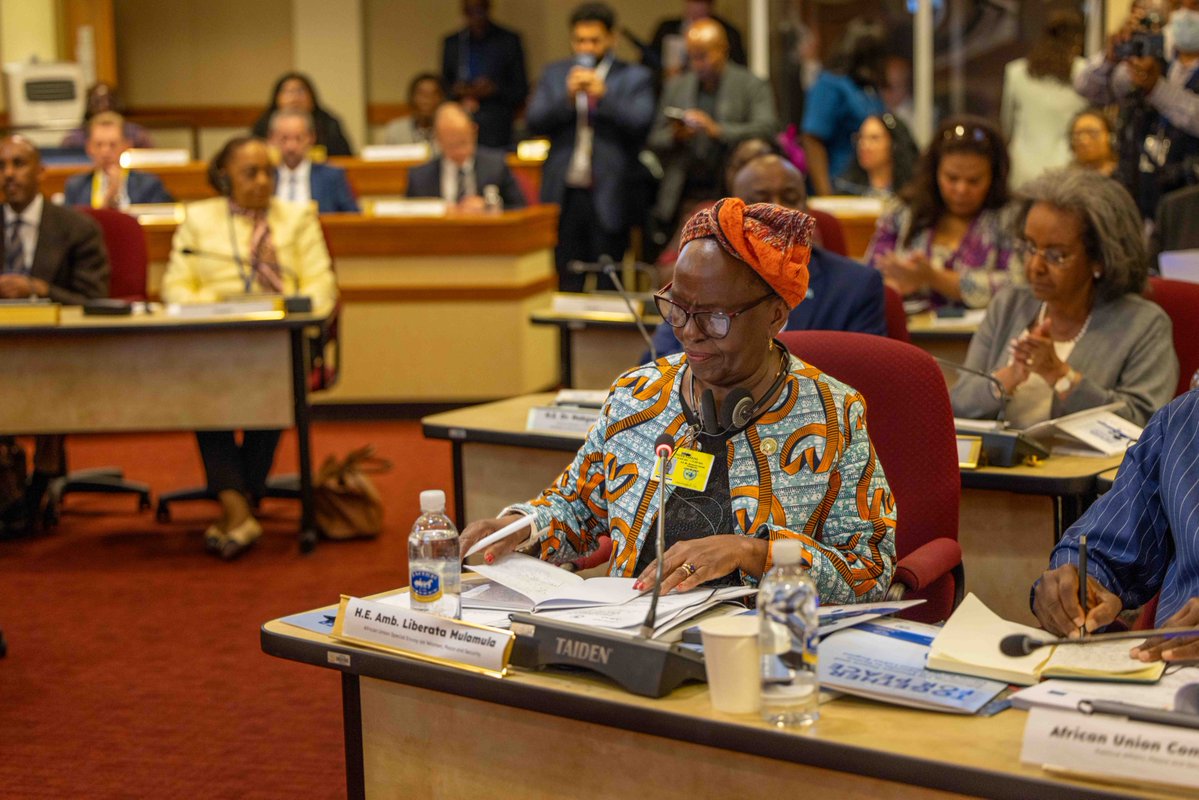 AUC_OSEWPS's tweet photo. On September 21, @AUC_OSEWPS co-convened a high-level side event with @EUSR_GL and @un_greatlakes at #UNGA81, focused on advancing the #WPSAgenda for the #GreatLakesRegion.

Read the Press Release to learn more: https://t.co/woQVLGIdnP https://t.co/8QwiueoWtC