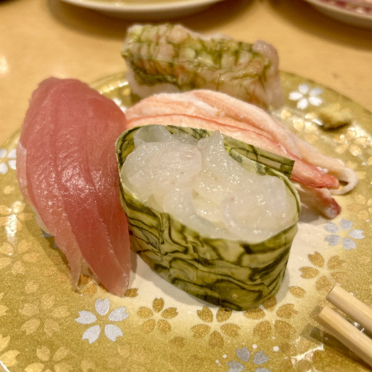 tottiii0621's tweet photo. 最近、仕事で富山に帰ることがありましてん🍣
やっぱ地元のお寿司が好きや😊
白えびの軍艦巻き最高 https://t.co/xcWT62Dhf8