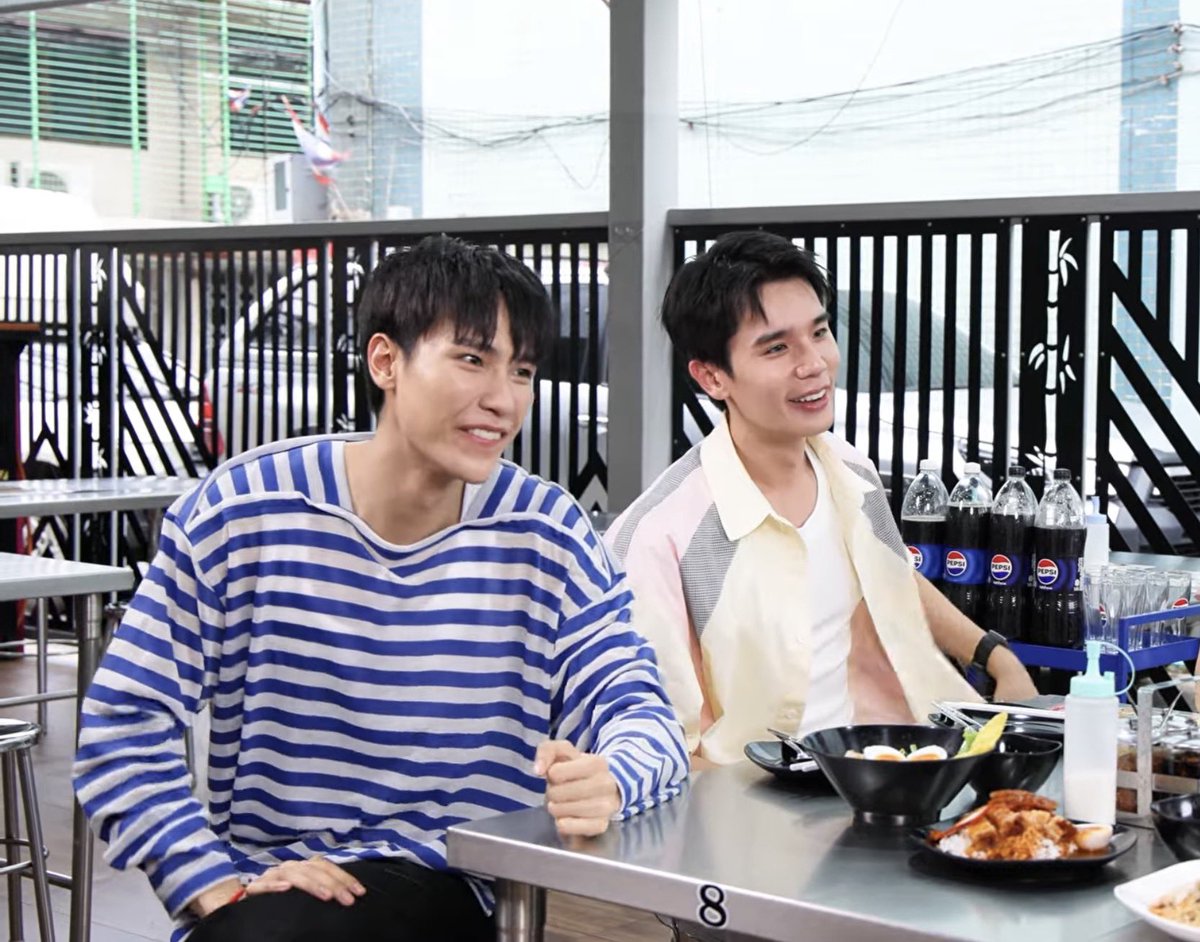 mjmjct's tweet photo. กษิจิ๋วได้โรยผงความน่ารักล้อมรอบเมะทั้งตึกไว้หมด���ร้ววว 🍅🎀✨

3GLUR PEPSI X JIMMY VIEW MIM
#3เกลอชวนEATbyเป๊ปซี่มิตรชวนกินEP4
#kasibook https://t.co/oLwpWA6xCP