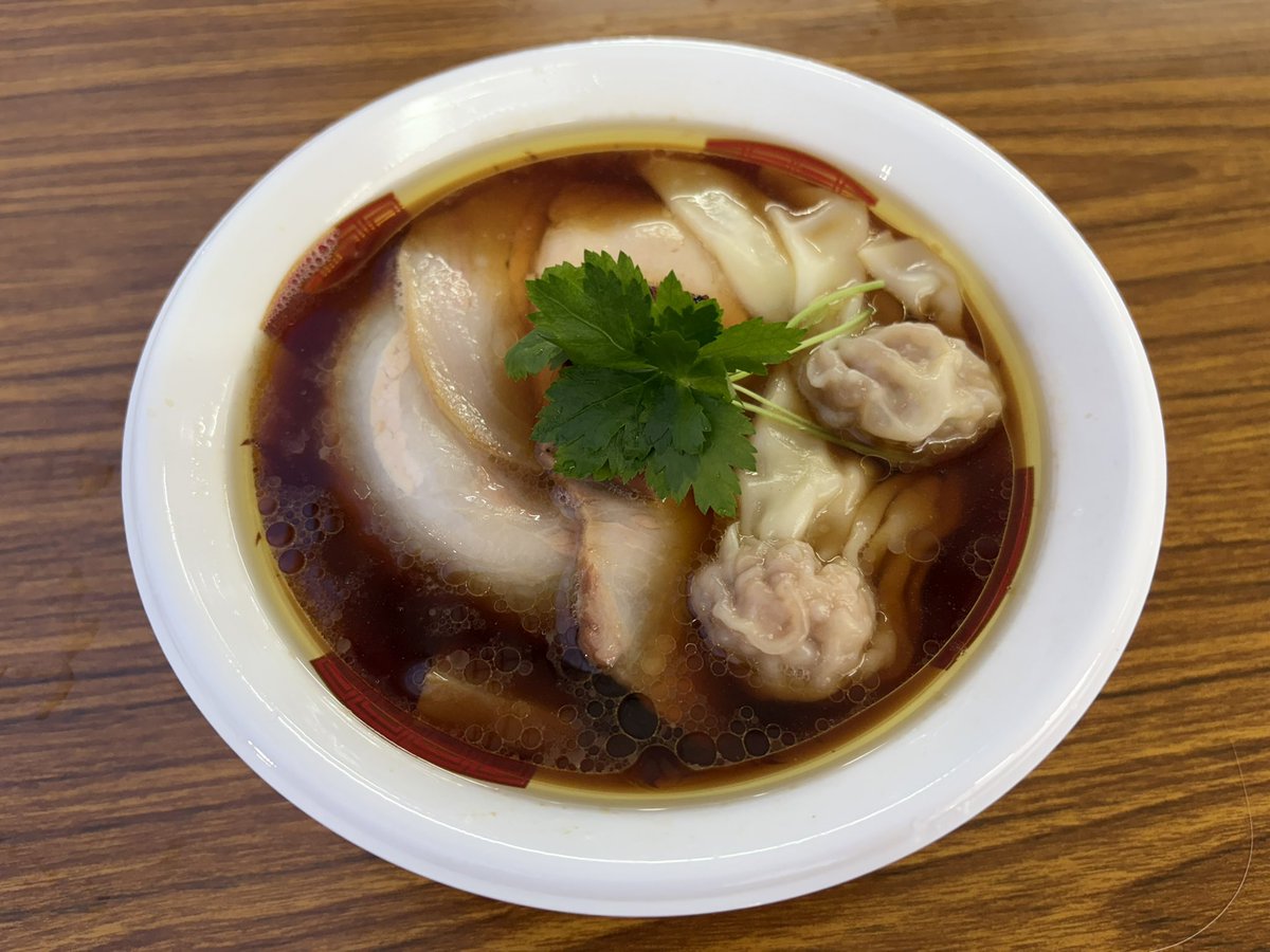 gussan0938's tweet photo. 熱狂中野ラーメン祭2026
らぁ麺　紫陽花
霧島高原純粋黒豚と地鶏の醤油らぁ麺
特製トッピング
美味さがヤバいヤバすぎるぐらい芳醇で醤油美味すぎる！
名古屋の名店が東京中野で食べられるなんて幸せ😆
究極の一杯食べられて良かった😁✨✨ https://t.co/qLp1bWKcZG