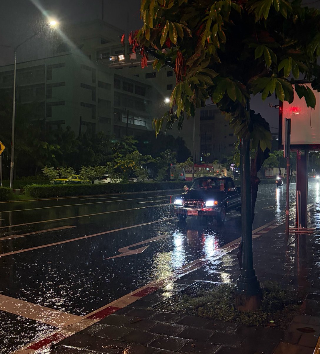 decvkr's tweet photo. bkk native https://t.co/pxuAMeDKVP