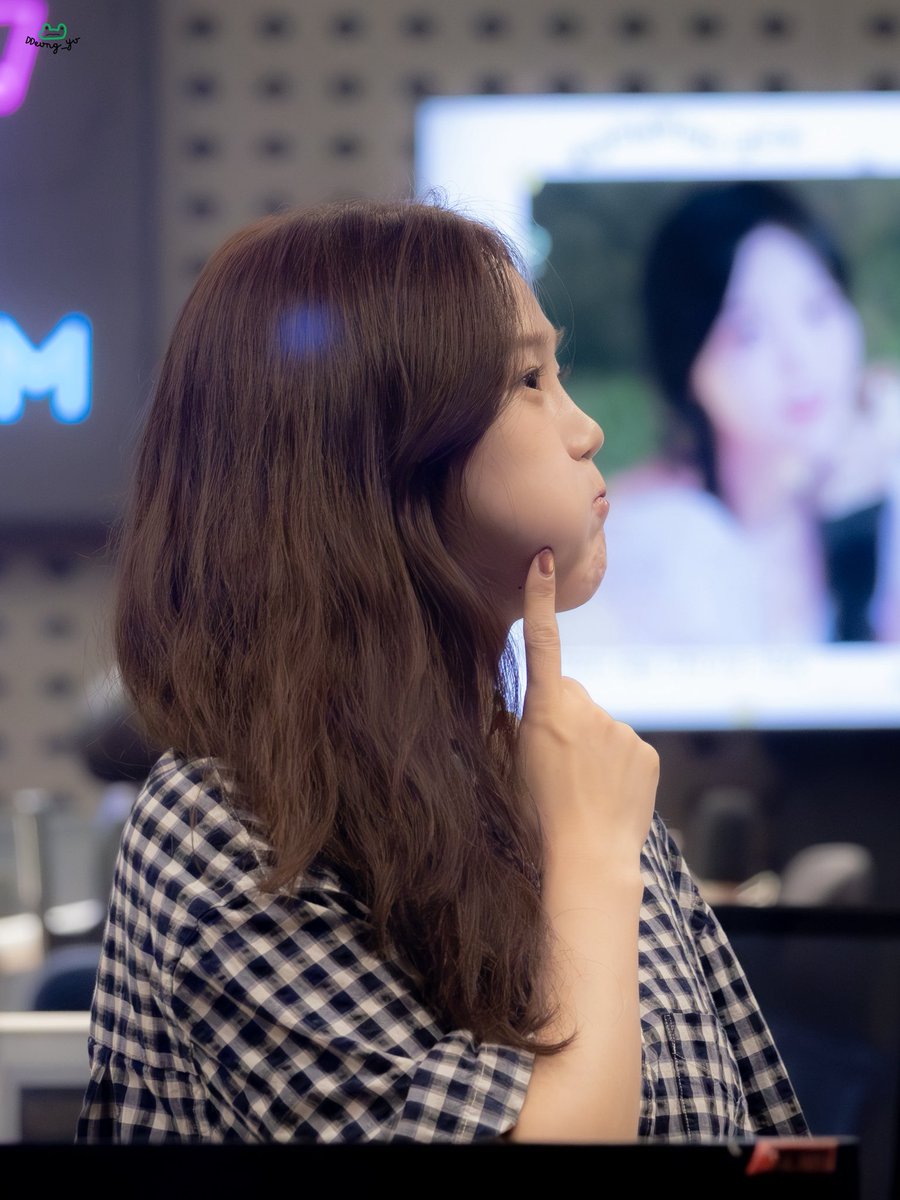 DDeung_yu's tweet photo. 꿀떡 먹는 볼빵빵 쩡이 ㅋㅋㅋ 귀여워 💕💕

#효정 #오마이걸 https://t.co/I6kfgcb2id