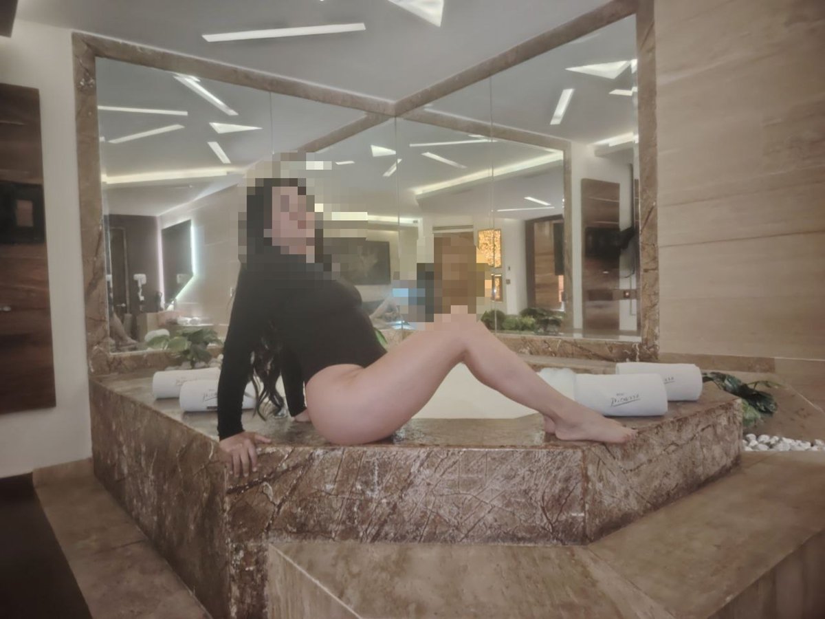 LuisMaryVeTol's tweet photo. Si nos vamos al jacuzzi?
Hace falta relajarse rico parejas vamos al jacuzzi
#parejasJacuzzy #jacuzzySwinger #swinger #milf #parejas #parejaswinger https://t.co/W1KmkmAb6I