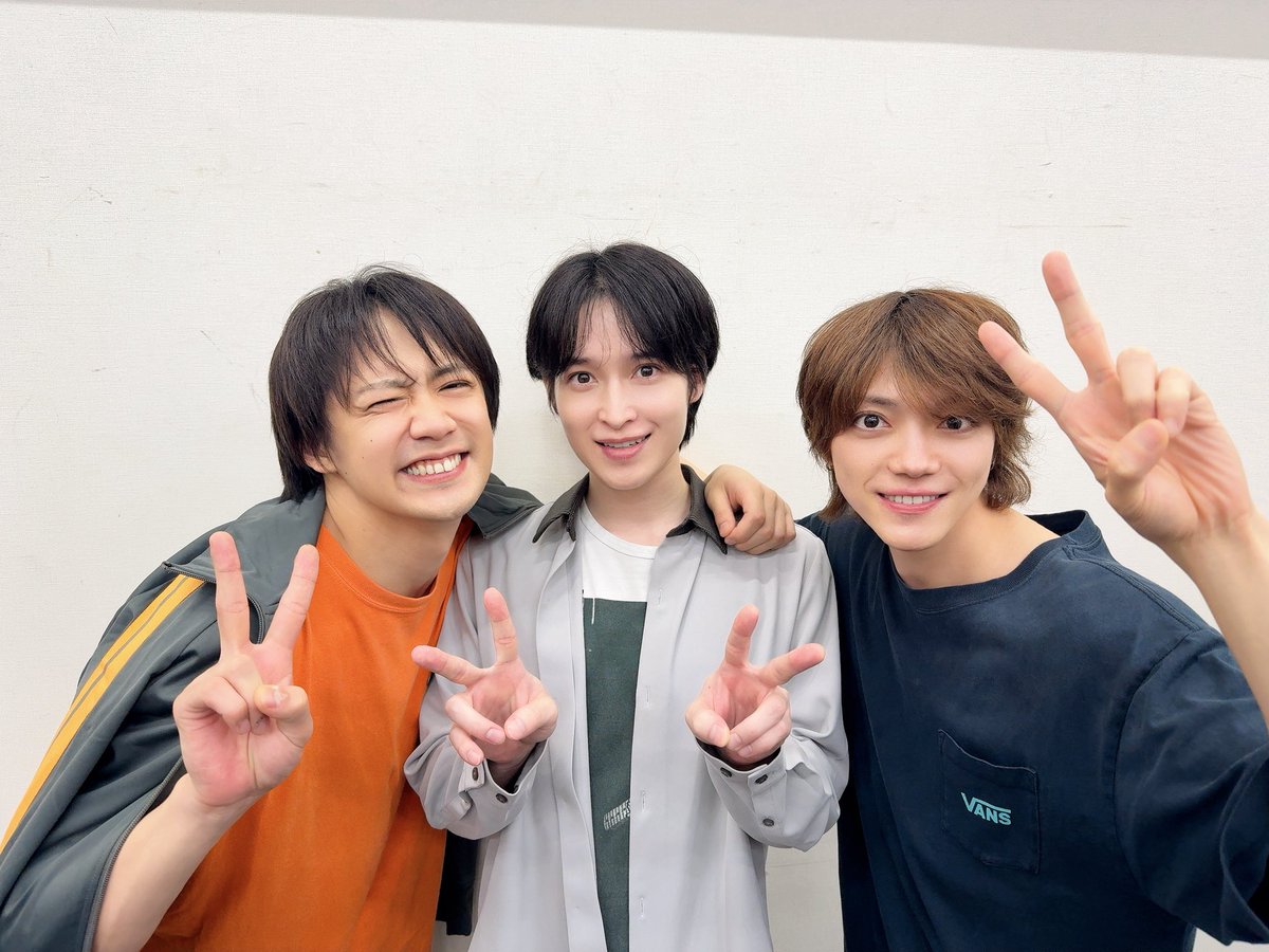 yuyukiki535's tweet photo. Casual Meets Shakespeare
『Romeo and Juliet OC』

初日ありがとうございましたっ！
まずはOriginalの公演から。

物語があって役者があるのか。
役者こそが物語を物語たらしめているのか。

そんなことをいつまでも考えていたくなる作品です。
叶うならば、cross合わせて何度でも楽しんでいただきたい。

三人衆。