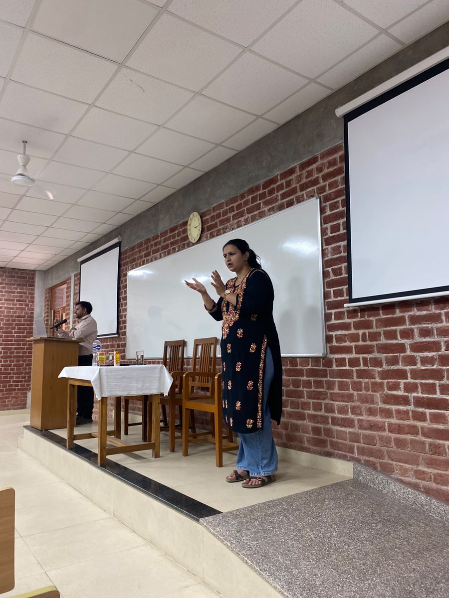 islrtc's tweet photo. ISLRTC conducted a Basic Indian Sign Language Awareness Programme at the Enabling Unit, St. Stephen’s College, Delhi, engaging 200+ students in learning ISL and promoting Deaf awareness, inclusion &amp; accessible communication. 

#IndiaSpeaksISL https://t.co/IjInAXucP6