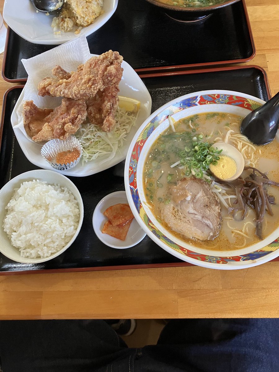 EMRidingClub's tweet photo. 激うまラーメンと唐揚げ https://t.co/cfirrF7xkm