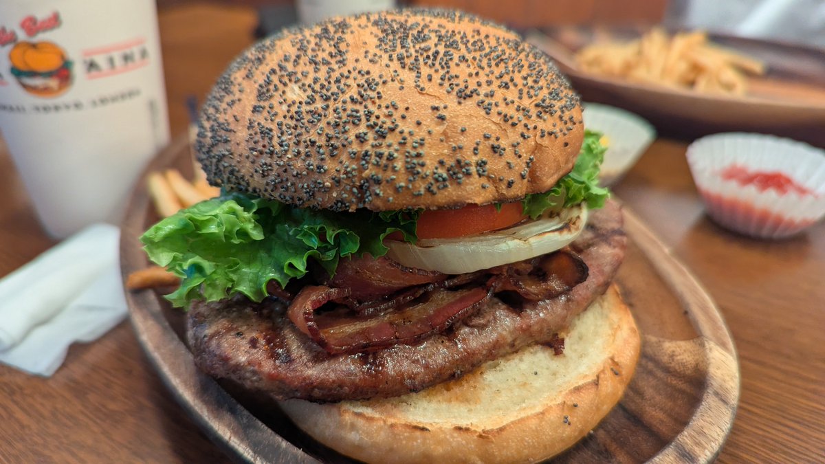 kou_au19's tweet photo. はぁ！？
てりやきチキンフィレオが
発売終了するの？

バーガーキングとウェンディーズで
もう良いや

写真はクア・アイナだけど

#マクドナルド https://t.co/KW3NZnbNM0
