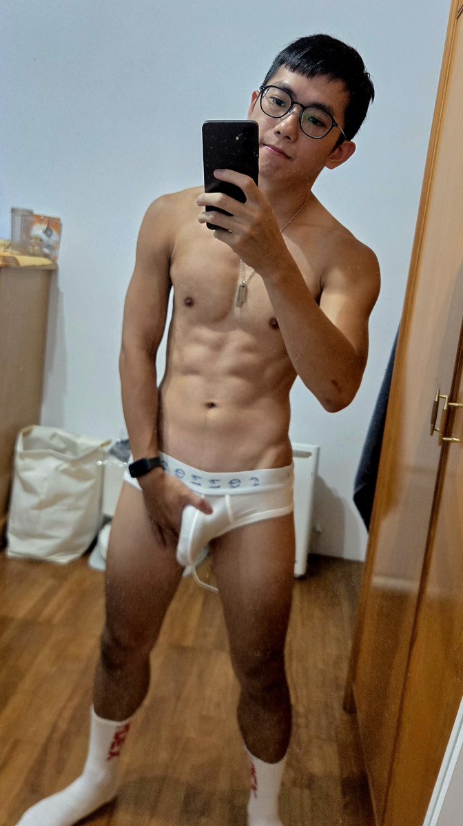 Alan_tw1005's tweet photo. 謝謝朋友送的內褲😆
中秋節快樂～ https://t.co/8qCsGnsJwv