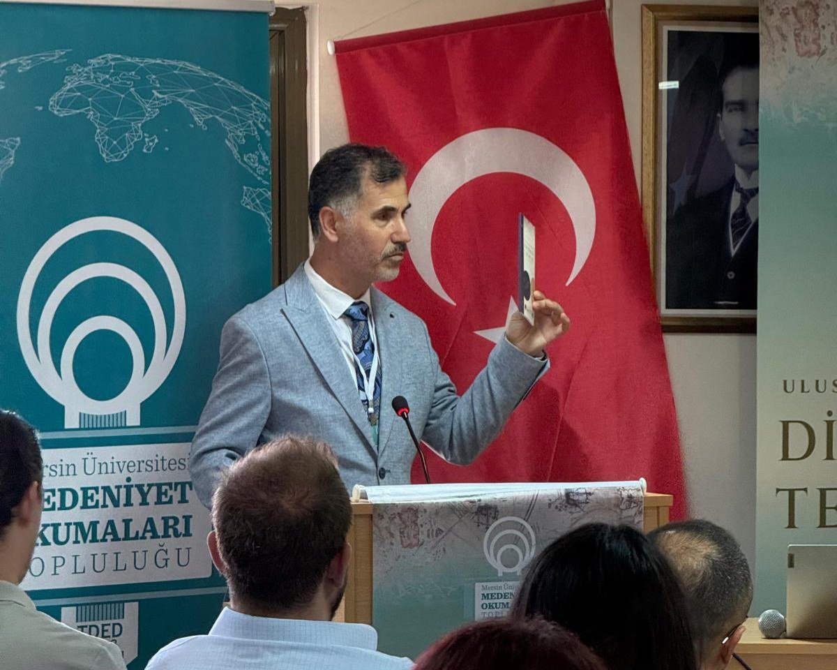 mersintded's tweet photo. Mersin'de göz aydınlığımız bir çalışma; DİPLOMASİ TERİMLERİ KILAVUZU TANITIM PROGRAMI

Mersin Üniversitesi Medeniyet Okumaları Öğrenci Topluluğumuzla yeni dönemin ilk faaliyetini yaptık.

@erdemekrem 
@profdrerolyasar @mustafaerimm @muharremkose33 
@meukurumsal https://t.co/1in7q8bDGo