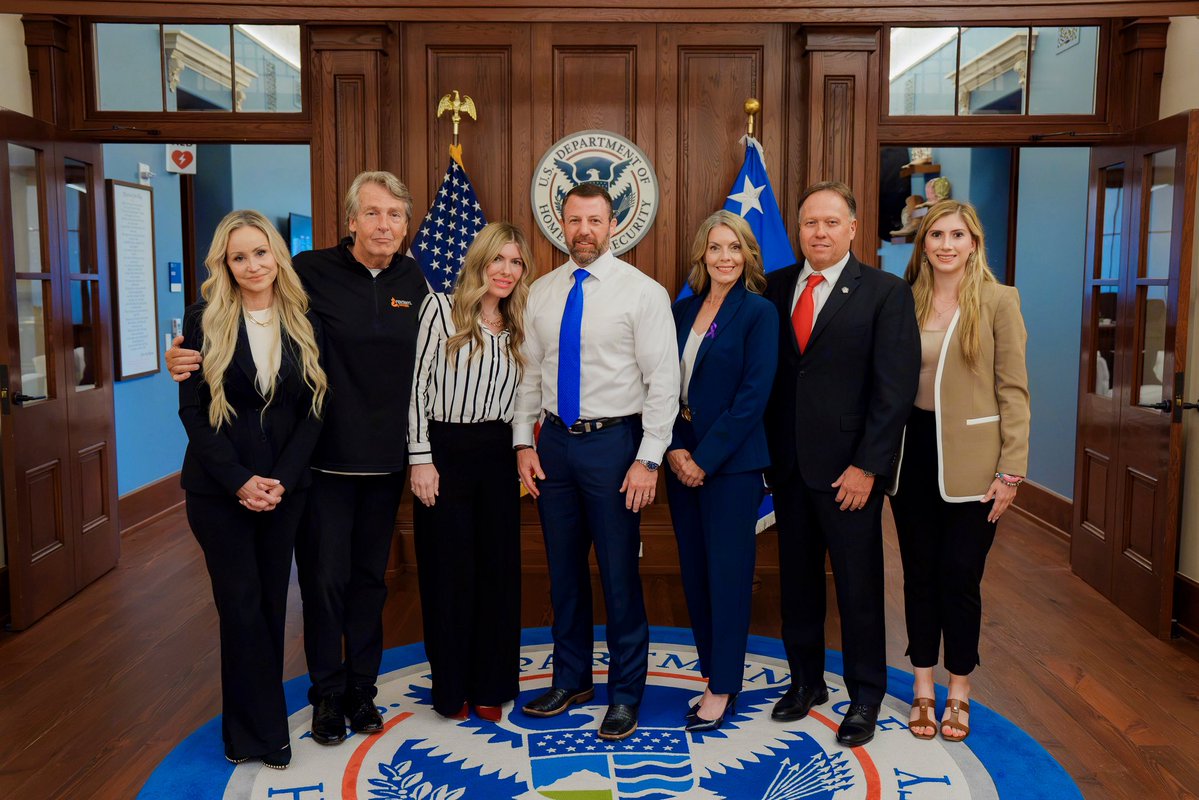 SecMullinDHS's tweet photo. This week, I met with Fentanyl Fathers/Angel Army to hear about their school-based fentanyl education across our nation and how @DHSgov can amplify their efforts. 

Under the leadership of @POTUS the men and women of DHS are working around the clock to DISMANTLE the cartels pedaling this poison in our streets. 

We will NEVER stop fighting to protect Americans first and put these drug traffickers behind  bars.