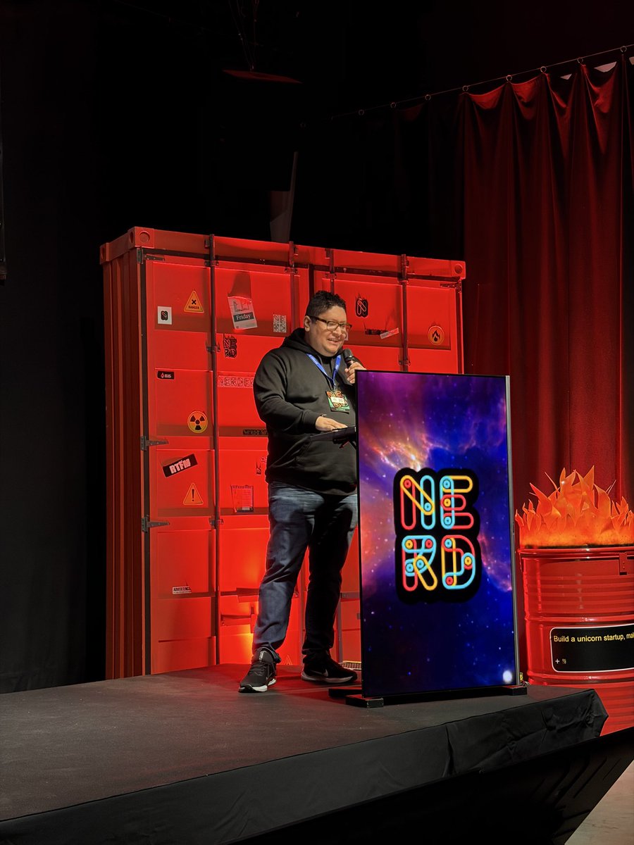 nerdearla's tweet photo. ¡Ya arrancó!

📣 @dbtrail_ nos presenta 💬 "Poor man's lakehouse: analytics históricas y recovery sobre MySQL con DuckDB + Parquet" 

📍 Sala Abasto

Seguí el vivo https://t.co/9u7uz4CJtj

#Nerdearla 🇦🇷 https://t.co/lLOwwutE06