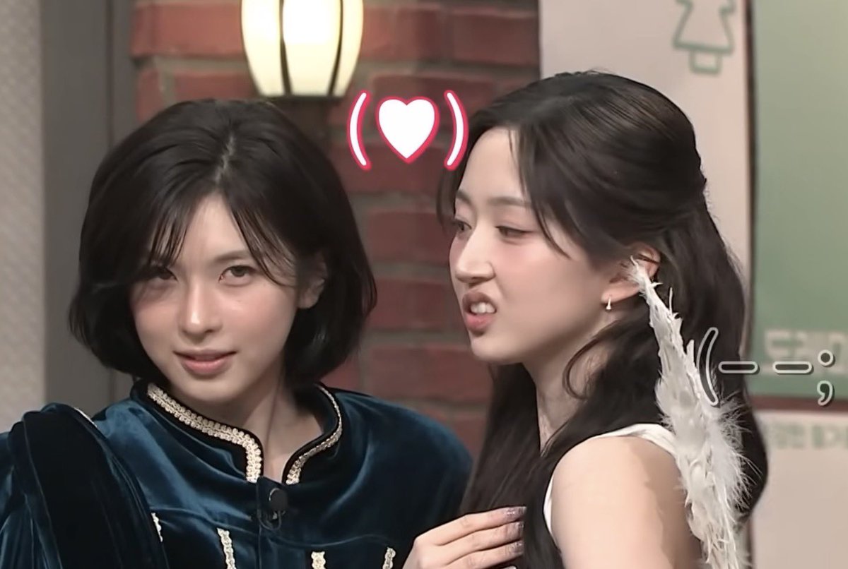 ohaewoned's tweet photo. why does this expression only come out when it involves bae 😂😂😂😂 https://t.co/zCvAYHfSq9