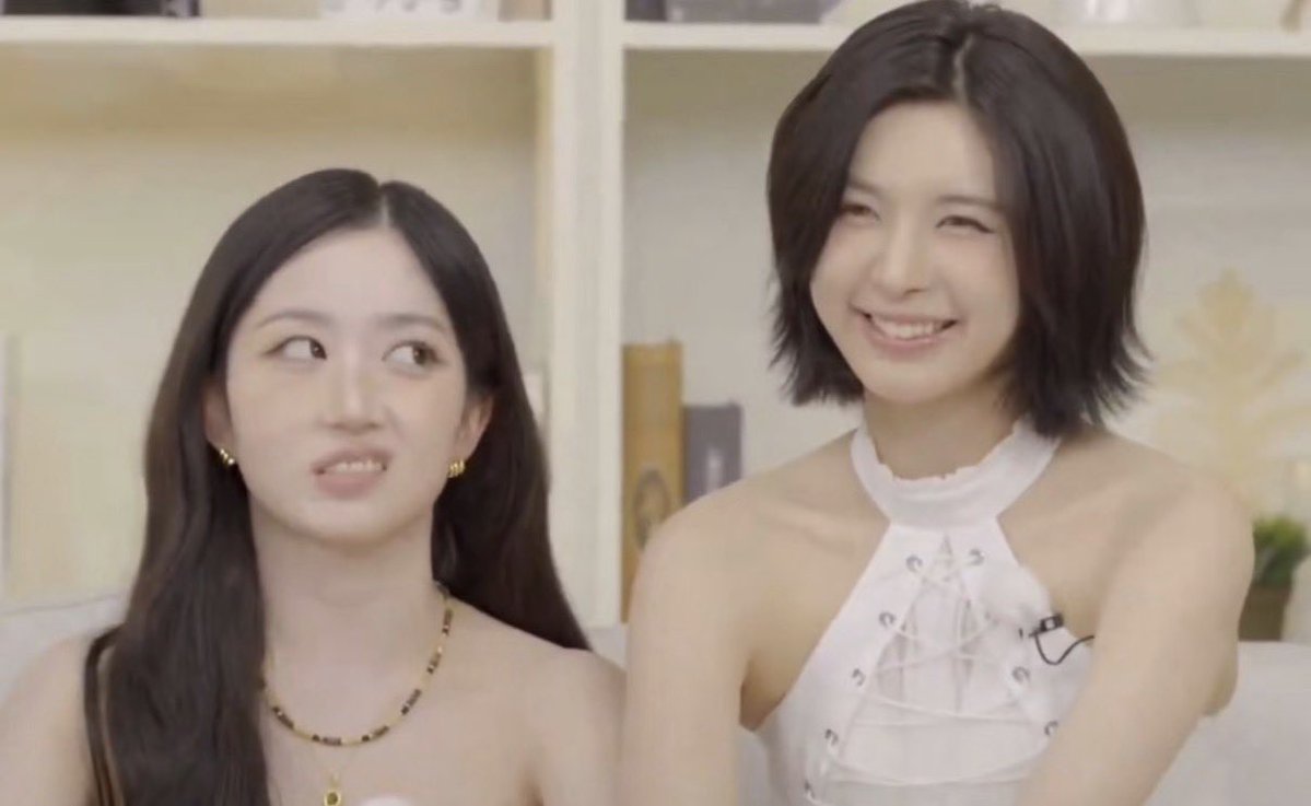 ohaewoned's tweet photo. why does this expression only come out when it involves bae 😂😂😂😂 https://t.co/zCvAYHfSq9