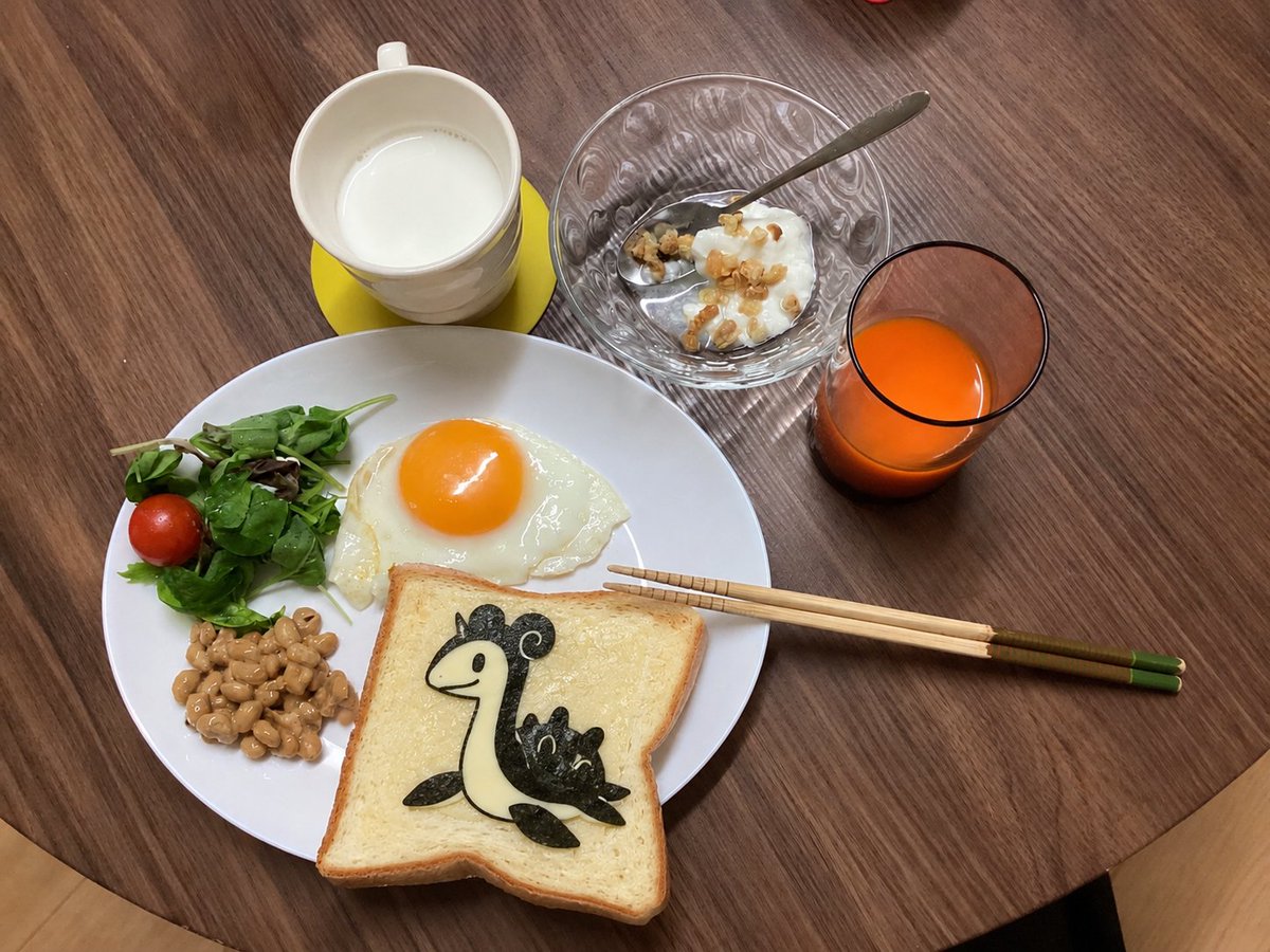 yokky22's tweet photo. 朝食に蛋白質20g以上摂取推奨           
ラプラス(ポケモン)朝定食                  
タンパク20g(野菜ジュース0+牛乳5＋ヨーグルト1+納豆3+パン5+玉子6)         
#朝食にタンパク質20g以上推奨 #免疫力 #料理 #健康 #AI画像修正 #ポケモン https://t.co/G3axpDW8yG