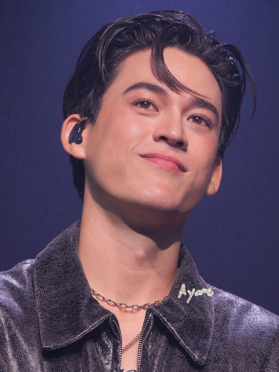 Getoffme_JG's tweet photo. abs or biceps?
his eyes. https://t.co/ME0mpTWF2b