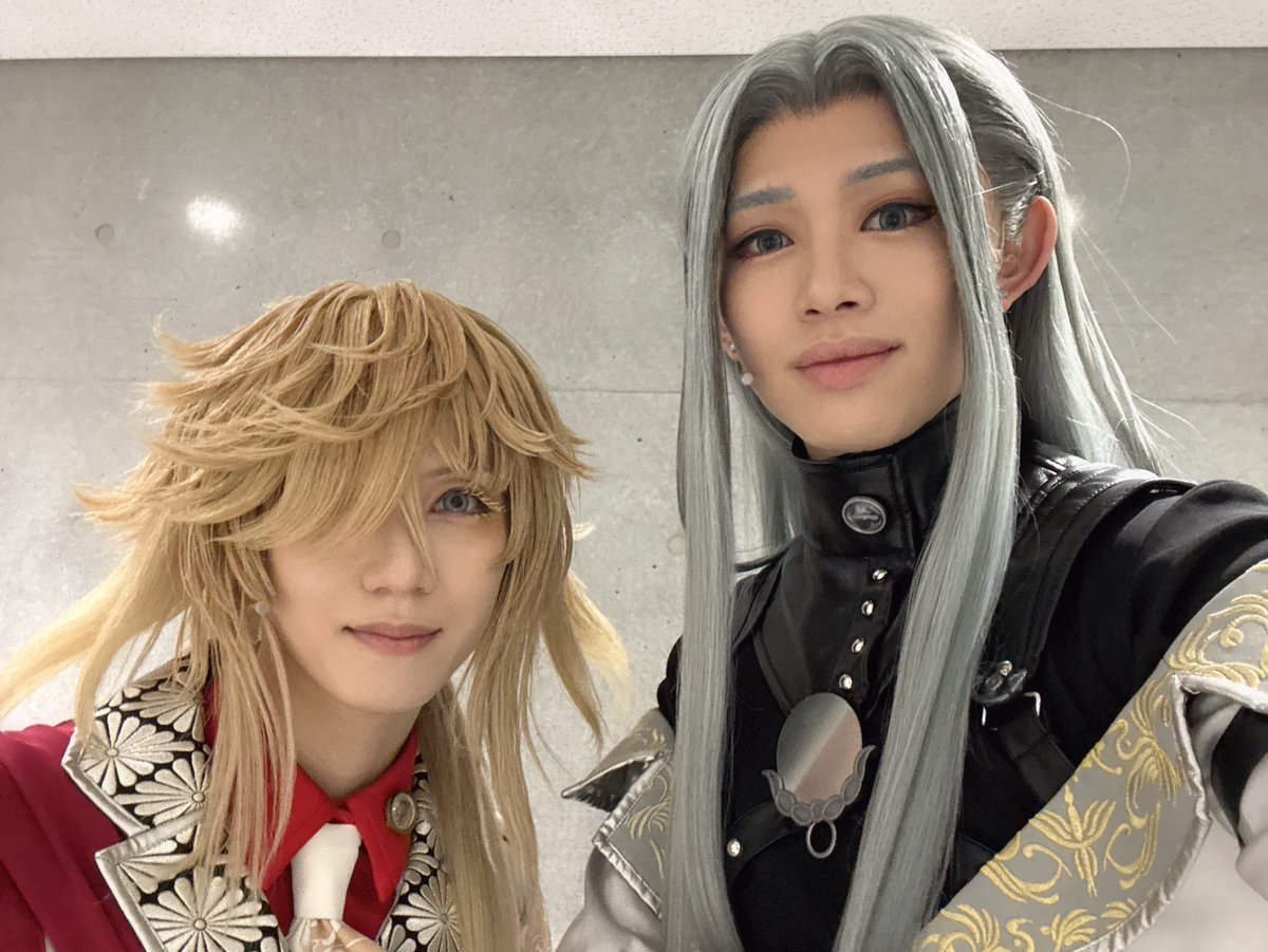sevenic_riku's tweet photo. 本日は1公演ありがとうございました！

明日は2公演です。
よろしくお願いします！！

御前と。

#刀ミュ https://t.co/B5ij0NW5tP