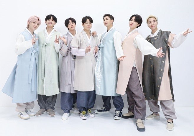 bts_backarmy13's tweet photo. 트친님들 탄이들 늦었지만 해피추석 보내시구 남은 연휴도 건강하게 보내세용🥰🥰💜💜

I am voting for #ARIASBTS at the 2026 ARIA Music Awards. https://t.co/XrpAiqWzZh