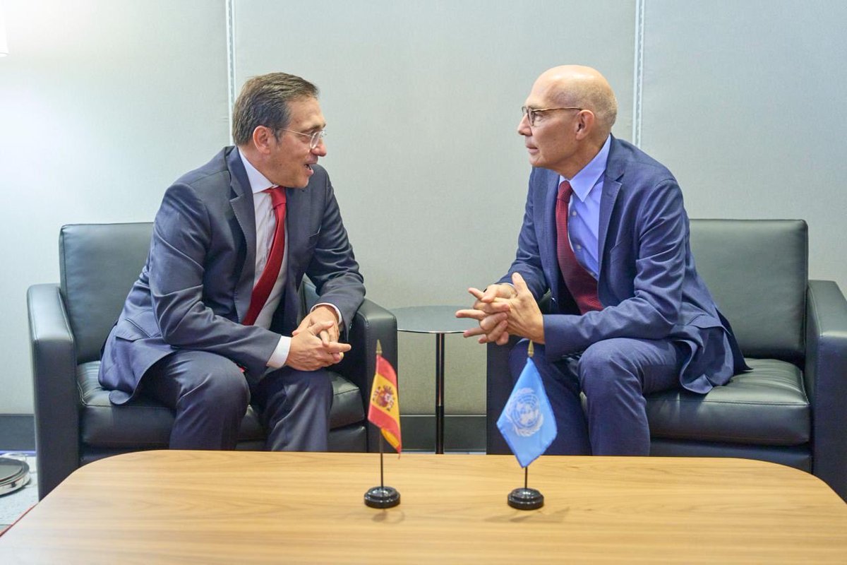 jmalbares's tweet photo. Reunión con el Alto Comisionado @UNHumanRights @volker_turk en #AGNU81.

Hemos abordado la situación de los DDHH en el mundo, una IA que los respete y la rendición de cuentas. España promueve diversidad y la igualdad de género como miembro del Consejo de Derechos Humanos @UN. https://t.co/YRhlLDZbNU