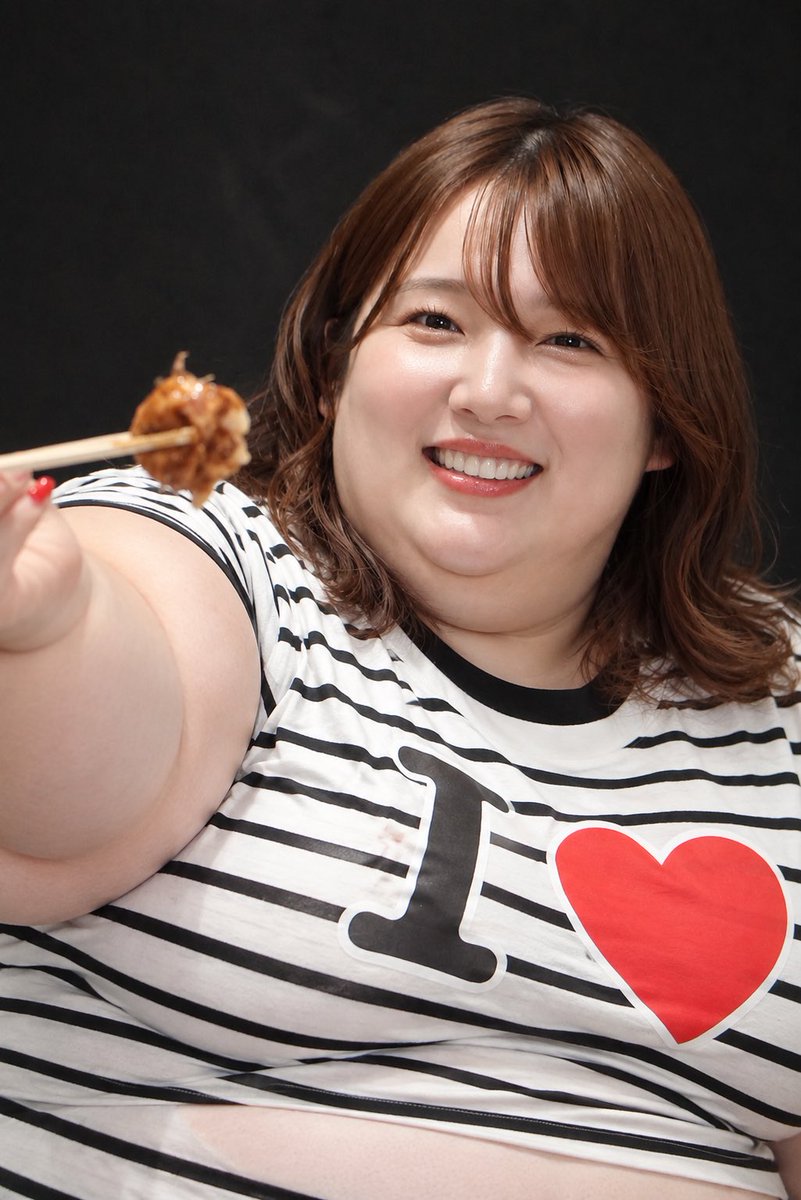 tansi0046's tweet photo. あらゆる可愛い子やヒロインも務めていた女性声優がパンパンのおデブに…
ブックブクに激太りをし、今では立派なブタちゃんに…だらしなく贅肉を纏わせて本当可愛い♡ https://t.co/vPML46HpEM