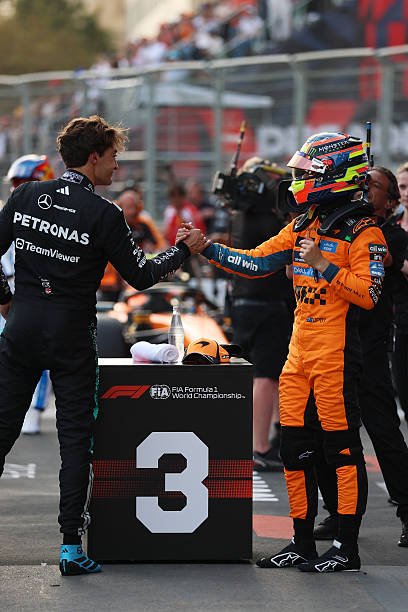 laurogeitabat's tweet photo. oscar congratulating george on his pole position 🫶🏻 and some yaps afterwards! https://t.co/oEO4PHhXVR